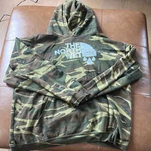 The North Wet Pacific Northwest green camo hoodie size large